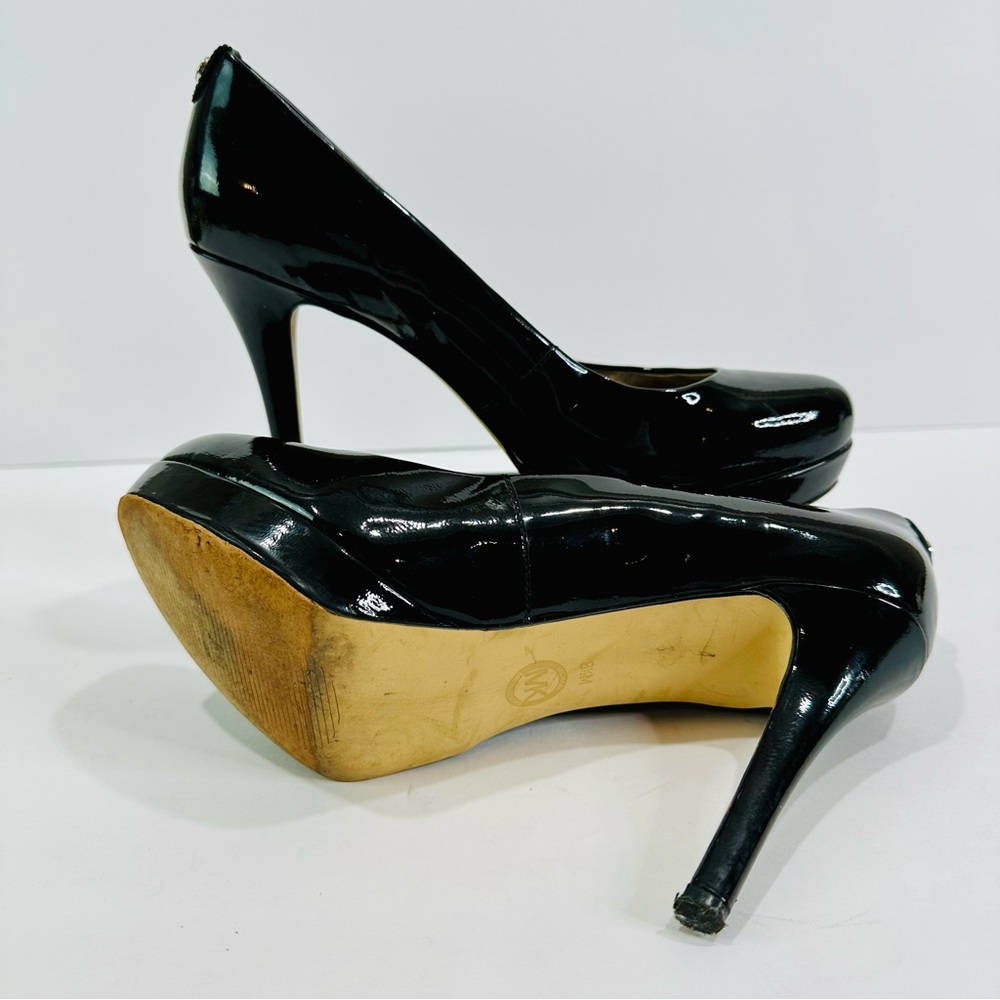 MICHAEL KORS IONNA BLACK SIZE 8 1/2 PATENT LEATHER 4” HEELS GREAT CONDITION - Picture 7 of 8